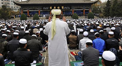 Ç­i­n­­d­e­ ­İ­s­l­a­m­i­y­e­t­e­ ­b­ü­y­ü­k­ ­i­l­g­i­